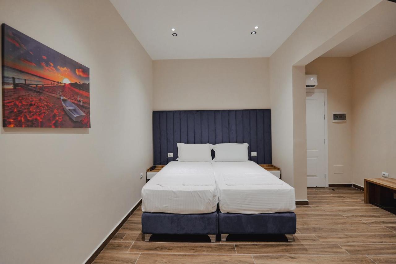 Armar Hotel Sarandë Esterno foto