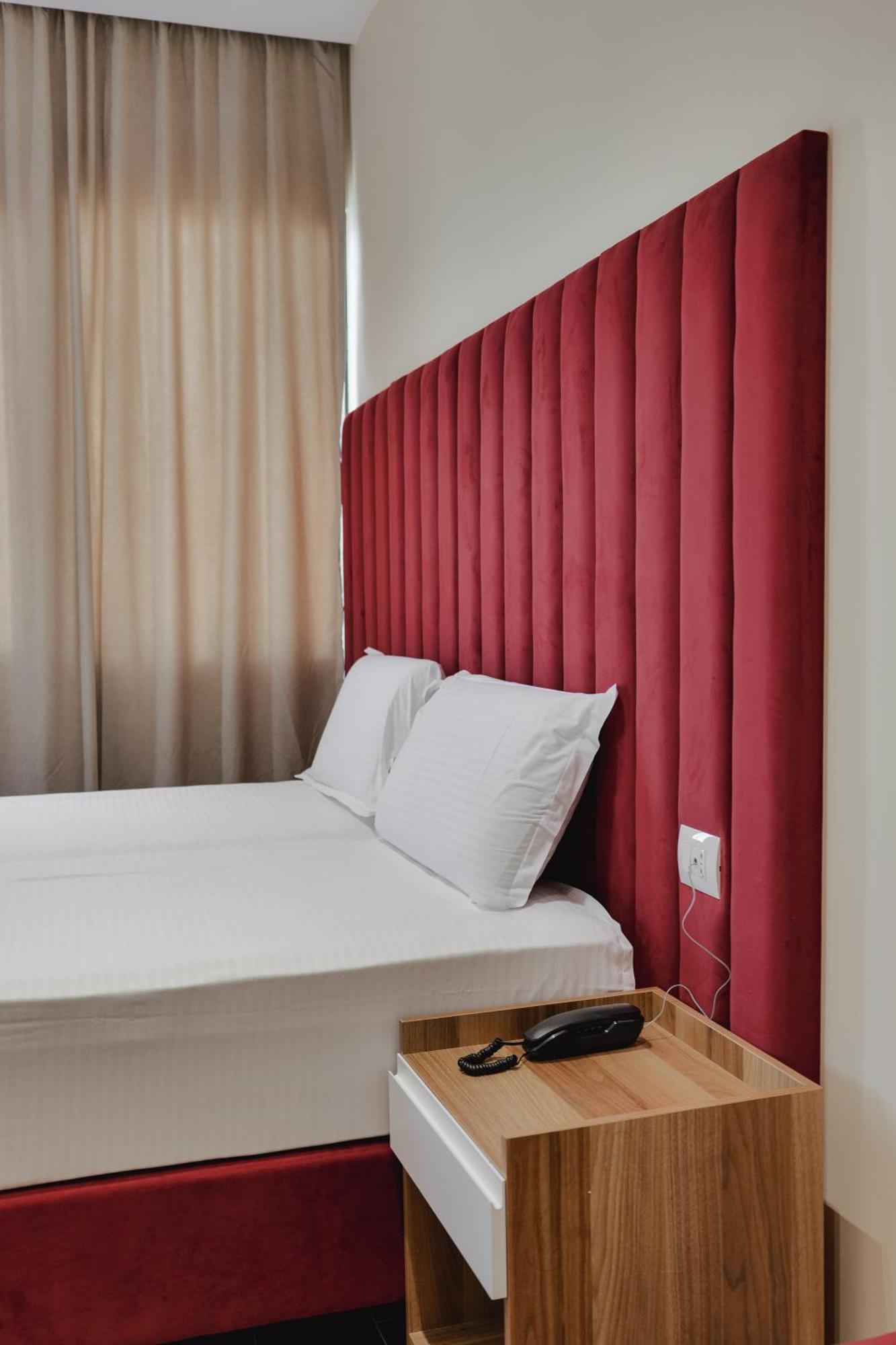 Armar Hotel Sarandë Esterno foto