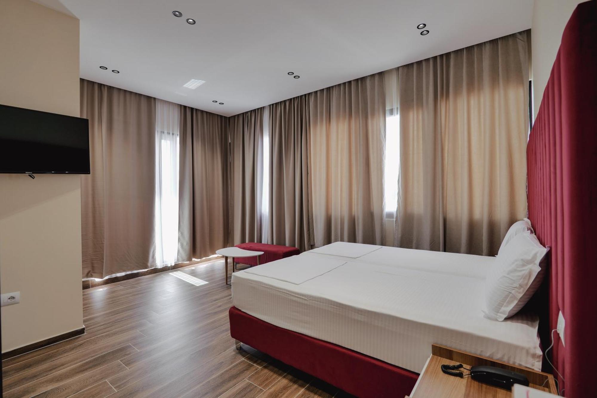 Armar Hotel Sarandë Esterno foto