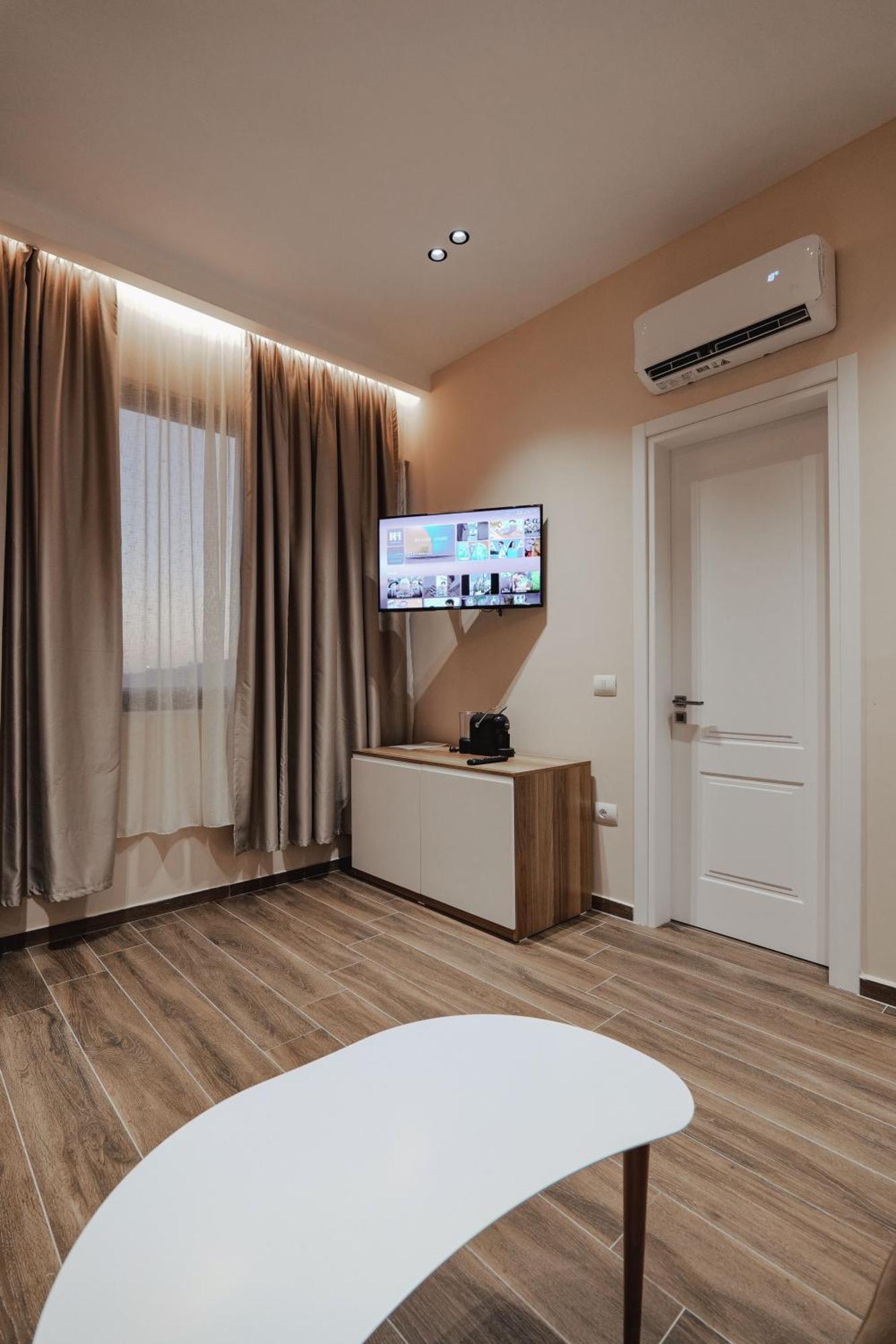 Armar Hotel Sarandë Esterno foto