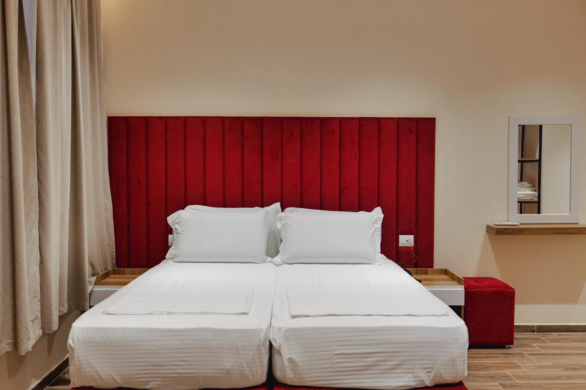Armar Hotel Sarandë Esterno foto