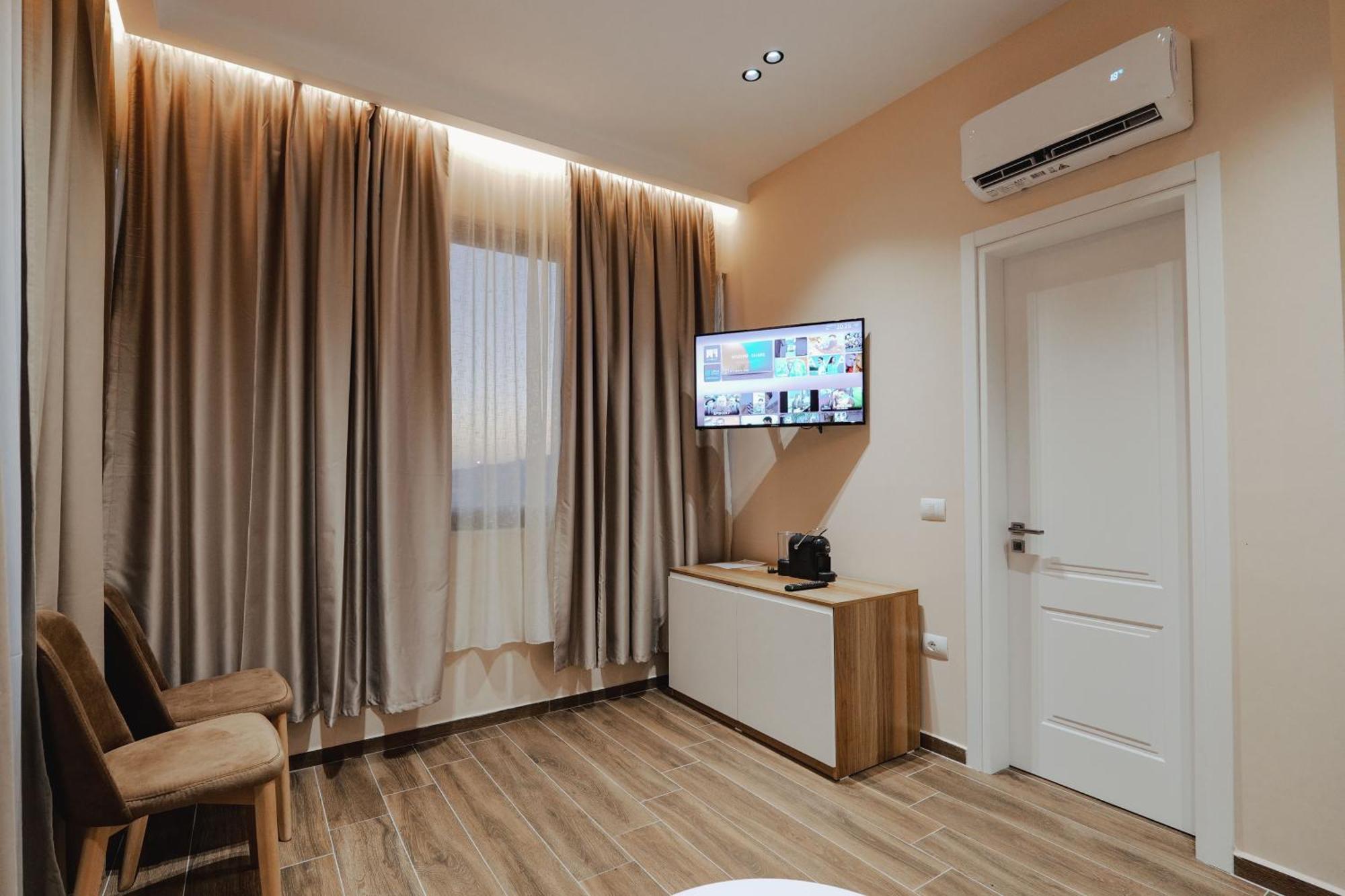 Armar Hotel Sarandë Esterno foto