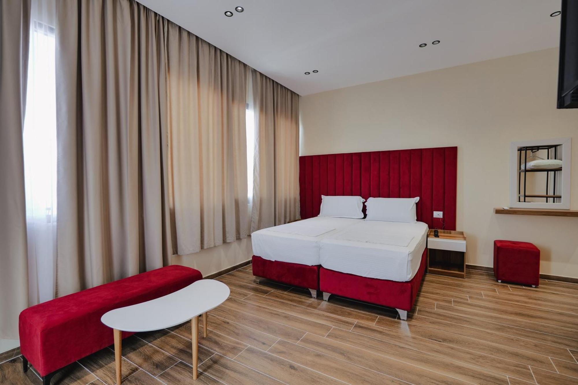 Armar Hotel Sarandë Esterno foto