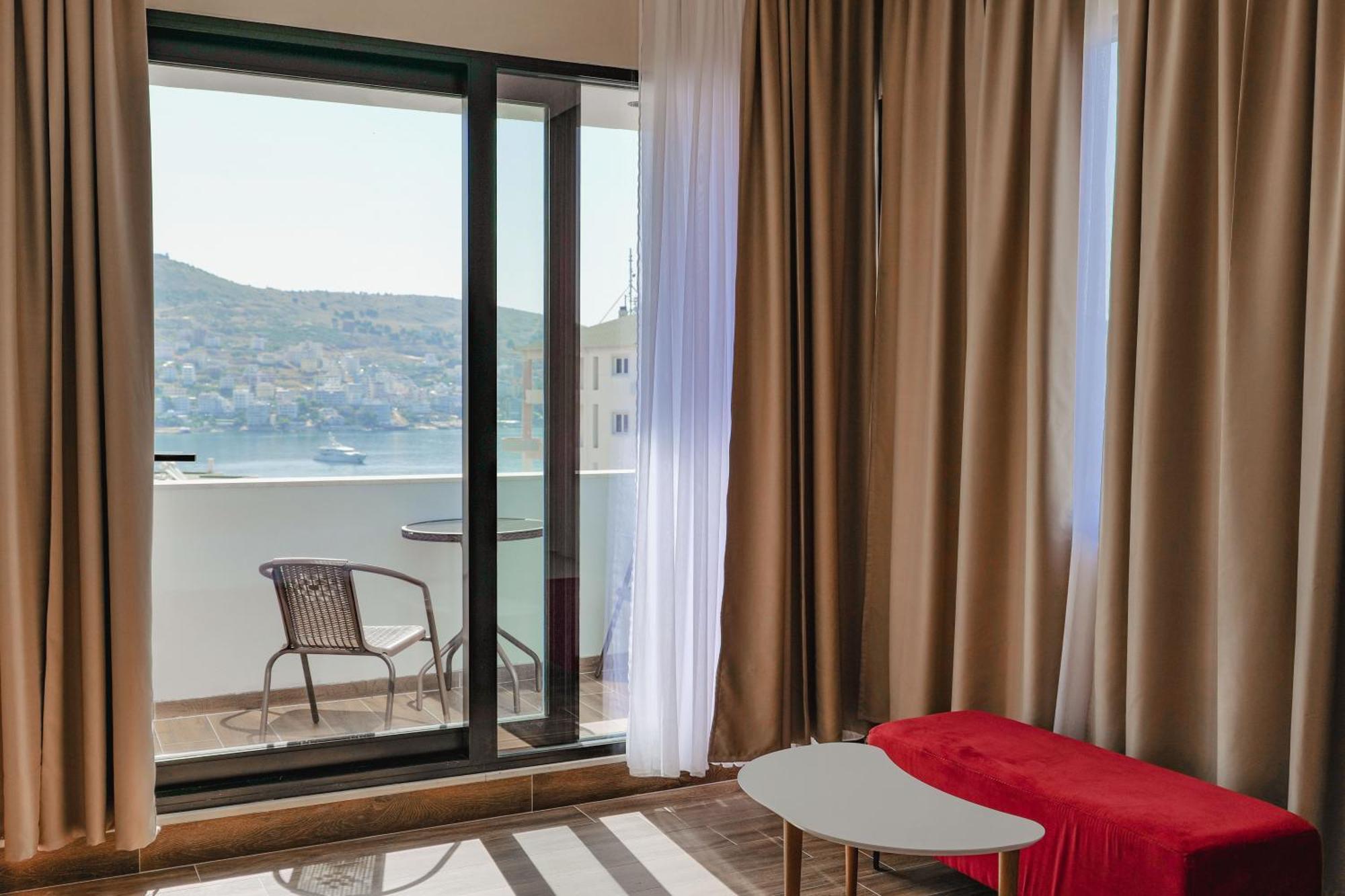 Armar Hotel Sarandë Esterno foto