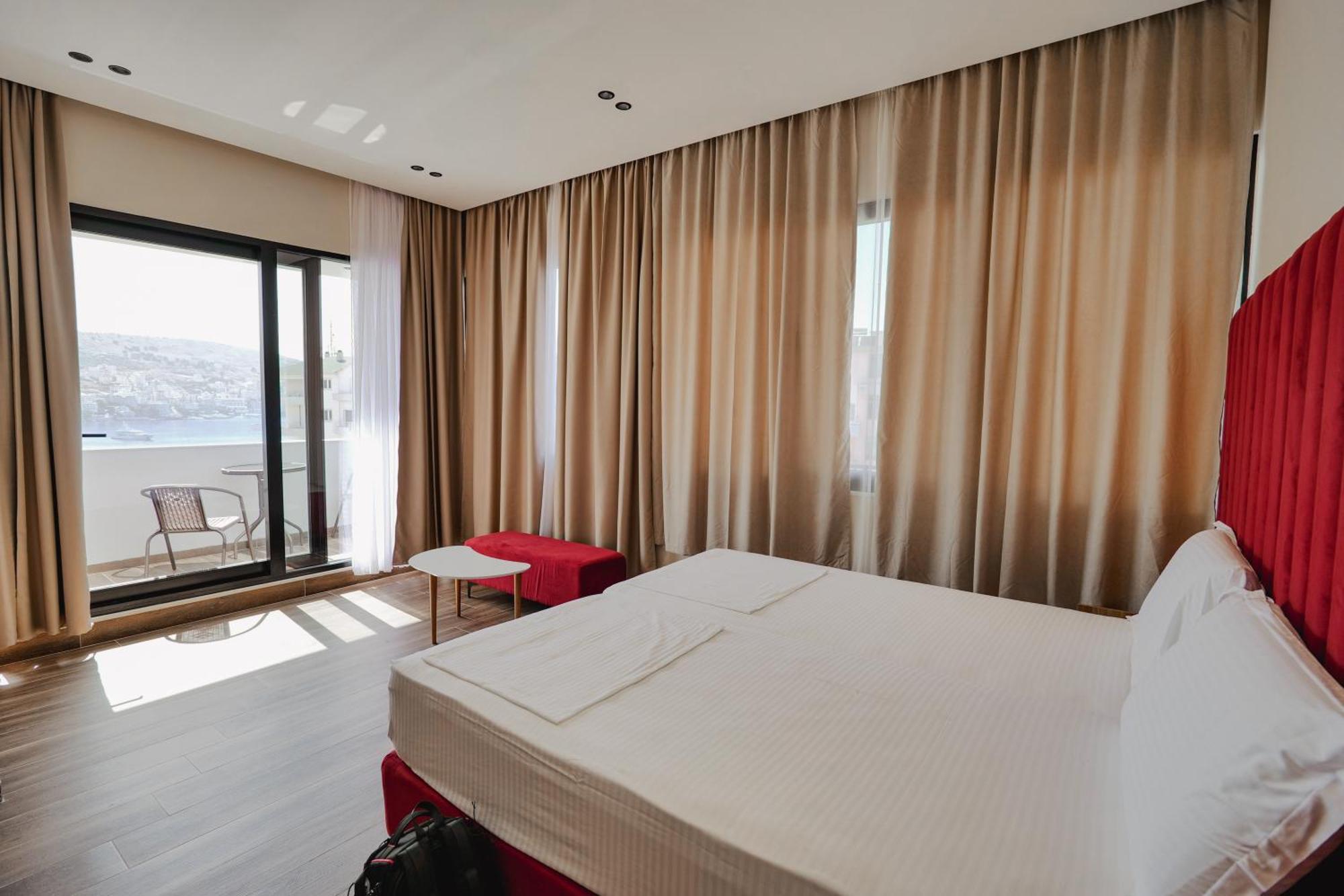 Armar Hotel Sarandë Esterno foto
